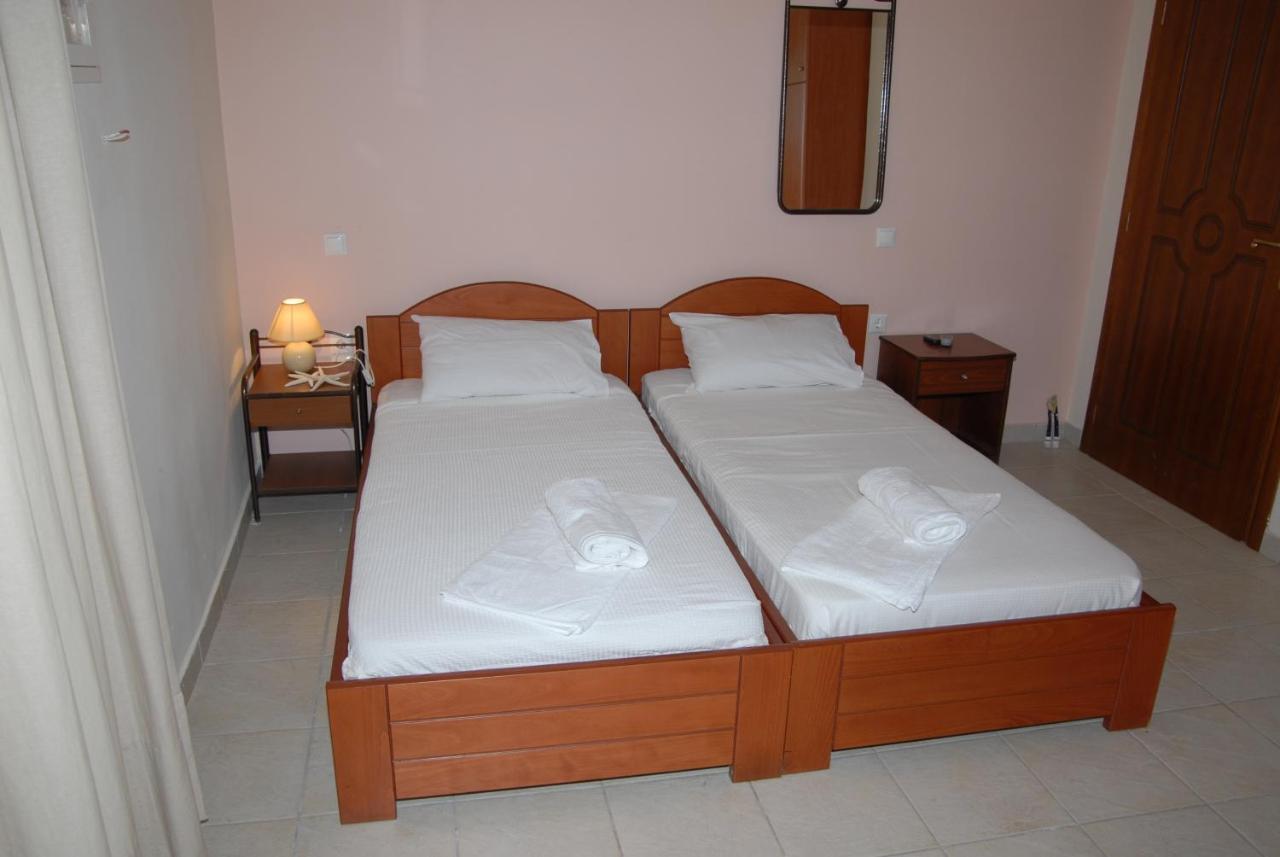 Tsertos Apartments Kamena Vourla Quarto foto