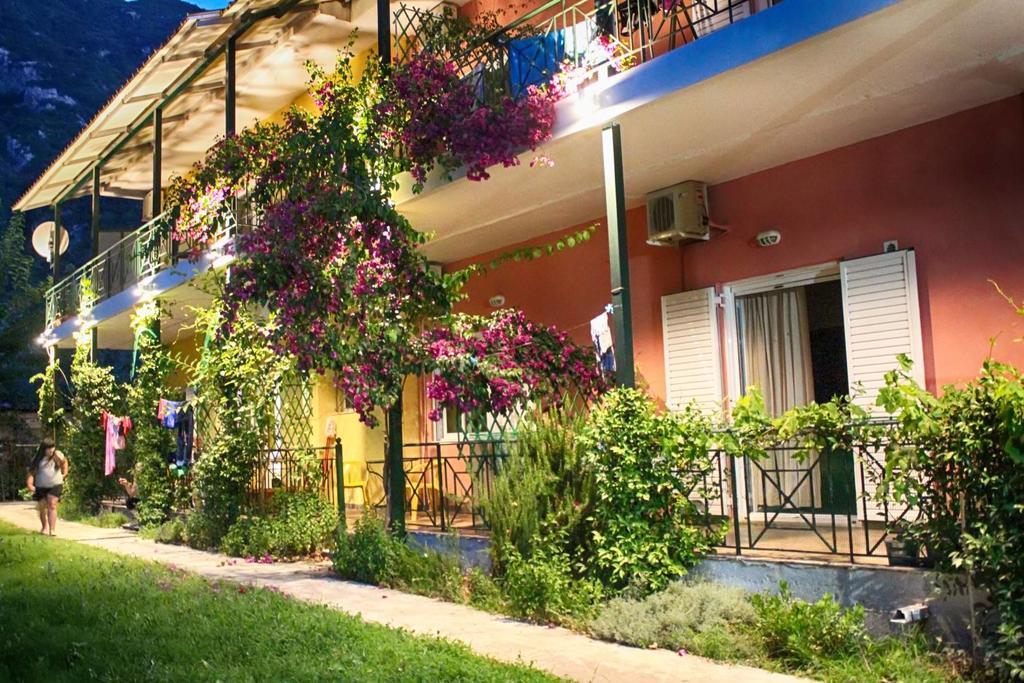 Tsertos Apartments Kamena Vourla Exterior foto